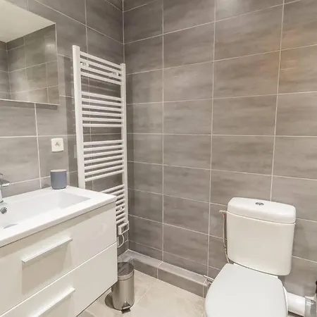 L13 Flat 5mins Walk To Ac/balcon/wifi Apartment *