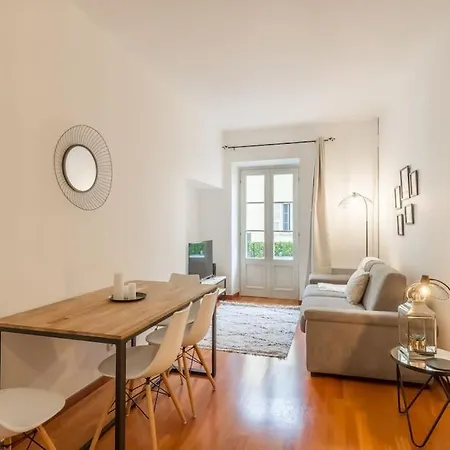 L13 Flat 5mins Walk To Ac/balcon/wifi アパート