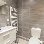 L13 Staywiz Us - Flat 5mins Walk To Ac Balcon Wifi Apartment *