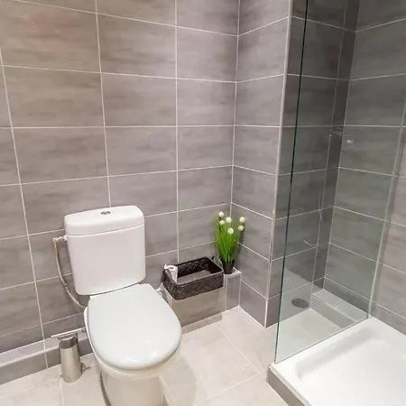 Апартаменты L13 Staywiz Us - Flat 5mins Walk To Ac Balcon Wifi *